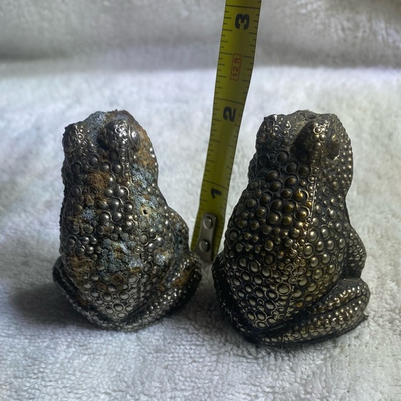 Brass Metal Frog Salt & Pepper Shakers Vintage - Picture 5 of 5